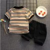Sommar Baby Boys Kläder Satser TrackSuits Kids Short Sleeve Striped T-shirt + Shorts 2st Set Barn kostym Boy Outfits Barn Sportkläder