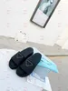 Claquettes en caoutchouc Pantoufles classiques pour femmes noires et blanches Sandales Mocassins Chaussures Muller Tige avec chaussures de plage thermoscellées Eur 35-41