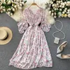 LoveFlowerLife Нерегулярные развлекательные рукава V-образным вырезом Ruched Sundress Летние Boho Print Chiffon Holiday MIDI Женщины сладкие цветочные платья 210521