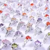 PinkSee 10 sztuk Hurtownie Mieszane Kryształowe Pierścionki Clover Cyrkon Rhinestone Ogon Palce Pierścienie Kolorowe Shiny Party Jewelry Dla Dziewczyn X0715