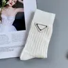 2021 Designer Socks Luxury Mens Womens Cotton Sock Classic P Letter Bekväm Högkvalitativ Fashion Flash -rörelse Mellanrör St1078448