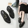 Robe Chaussures Femme Croîchements Mules Casual Rivet Pantoufles pointues Toe Cuir Plate-forme Talons Diapositères Sonver sur Sandales Black Brown