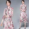 Summer Runway Beach Boho Chiffon Women Bow Collar Pink Rose Flowers Stampato Elegante abito longuette pieghettato da festa 210416