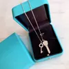 Graduerad S925 Sterling Keys Petals Key Pendant Necklace With Diamonds 100 925 Silver Neckaces9720530