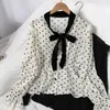 Vår Elegant Polka-dot Chiffonskjorta Kvinnors Blus Top Stitching Velvet Bow Tie Collar Koreansk Trend 210420