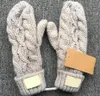 Estilo clásico designr lana tejido tejido guantes torcidos moda mujer marca marca letra impresión cinco dedos mitones invierno espesar mantener un guante de cachemira caliente