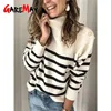 Sweater de turtleneck listrado de grandes dimensões de inverno feminino branco malha botão de jumper solto moda mulheres pulôver 210428