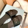 Новые тапочки Slides Luxury Designer Womens 2023 Пляжные тапочки Сандалии Обувь Slide Летняя мода Широкие плоские шлепанцы с коробкой