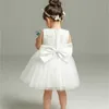 Baby Girl Chopening Gown Lovely Bow Dress Vit Lace First Birthday Evening Kid Kläder 0-2Y 6109BB 210610