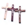 Crucifix en bois fait à la main pur Christ souffrant icône icône prière religieuse main tenant pendentif croix