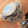 Anéis de casamento Moda White Moonstone Ring Woman Man Engagement Vintage Gifts Fire Opal Acessórios Tamanho 6-10 1pc