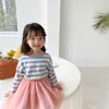 Весна мода девушки полосатый с длинным рукавом футболки корейский стиль Свободные Все-матча Детские топы 1-7Y 210615