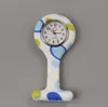 Watch de poche de mode Colorful Candy à motif en silicone infirmières Watchs Brooch Nursing Regardez les chiffres arabes Round Clip numérique sur horloge