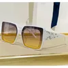 ファッショナブルなデザイナーレディースサングラスアイスアウトブリンディダイヤモンドの大きな正方形フレームゴーグルトップクオリティUV保護アイウェアキャットウォークスタイル屋外の眼鏡etht