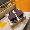 Женские летние тапочки Slide FLAT MULE Дизайнерские тапочки Кожаные сандалии мужские Summe Beach Вьетнамки 2 ремня с регулируемыми золотыми пряжками Размер 35-41