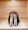 Designer moda mochila temperamento letra de alta qualidade escola moda com lenço de seda pendurado mochila masculina e feminina