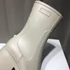 Designer de luxe Femmes Demi-bottes Chaussures Hiver Chunky Med Talons Plaine Square Toes Chaussure Rainboots Zip Femmes Mi-mollet Booty Résistant à l'usure Botte à semelles épaisses