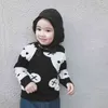 Baby Boys Girl Odzieżowa Cute Cartoon Bawełna Dzianie Moda Dzieci Czarny Biały Niedźwiedź Sweter Cardigan Kids Coat 210521