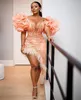 Seksi Mini Mermaid Balo Elbise Lüks Boncuk Tüy V Boyun Katmanlı Ruffles Kısa Kollu Glitter İnciler Elbiseler Afrika Siyah Kızlar Kısa Akşam Gala Abiye