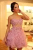 2021 Wdzięku Mały Różowy Krótkie Suknie Koktajlowe Ręcznie robione kwiaty Aplikacje Sweetheart Party Dress Ruffles Organza Mini Homecoming Prom Dress