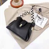 حقائب التسوق Funmardi Balde خمر Crossbody Saco Preto Branco Ala Larga Bolsa de Ombro Moda Siminina مصمم Vero WLHB2700 220304