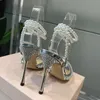 Sapato de festa de saltos altos femininos Sapato de PVC transparente mistura de couro prateado com diamante e miçadeira