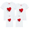 Loving Heart Dopasowanie Rodzina Spojrzenie Stroje Casual Bawełna Okrągły Neck Top Lato Krótki Rękaw Tshirt Daddy Mama i Me Odzież 210713