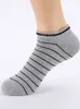 1 par Mens listrado tornozelo mola primavera verão alta qualidade respirável algodão meias masculino casual moda curta meias preto branco x0710