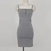 Koreaanse versie van het dieptepuntige, strakke ontwerp schouderriem sexy tas hip jurk vrouwelijke kantoor dame mouwloos 210416
