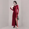 элегантное темно-красное платье
