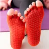 Hot 2021 Hälfte fünf Finger Baumwolle Peep Toe Yoga Socken Rutschfeste Offene Zehen Pilates Knöchelgriff Durable Anti-Rutsch Silikon Pilates Socke Backless Frauen Gym Fitness Sox