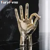 YuryFvna Nordic Creative Gold Plating Finger Art Skulptur Abstrakt Gesture Staty Keramik Hantverk Vardagsrum Dekorationer 210804