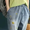 Sommer Kunst Stil Frauen Elastische Taille Lose Ripping Jeans Blume Stickerei Vintage Baumwolle Wade-Länge Denim Harem Hosen S973 210512