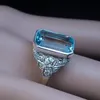 女性のためのヴィンテージの花嫁の広場ジルコンの婚約のための高級女性Aqua Blue Crystal RingのDainty Silver Color大きな結婚指輪