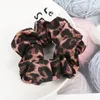 60 stks / partij Leopard stof scrunchies vrouwen elastische rubberen bands accessoires voor meisjes dame stropdas haar touw paardenstaarthouder