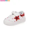 Frühling und Sommer Kind Kinder Sneaker Mode Casual Star LED leuchten Lederschuhe für Mädchen Jungen Turnschuhe wasserdicht weich 210713