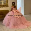 Rosa Quinceanera Klänningar Balklänning Off Shoulder 3D Rose Blommor Puffy Sweet 16 Klänning Kändis festklänningar Examen