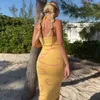 Sexig stickad bodycon midi klänning kvinnor y2k halter nacke sommar gul ärmlös klänning backless party beach casual sundress x0521