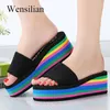 Sandały Letnie Kobiety Plaża Platforma Kapcie Kąpielowe Plaża Flip Flops Rainbow Grube Obcasy Panie Kolorowe Buty Zapatos Mujer X0526