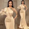 2022 Arabic Mermaid Evening Dresses Wear Custom Made Crystal Beaded Sexy One Shoulder Keyhole Light Champagne Prom Vestidos Long Sleeve Robe De Marrige Sweep Train