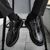 ドレスシューズYishen Men Black WalkingスタイルのビジネスオフィスカジュアルレザーZapatos de Vestir Para Hombre 220223