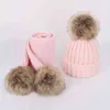 Gorros y bufanda de punto para niños de Navidad cálidos a la moda de invierno al por mayor con gorros protectores de orejas con pompón de piel sintética