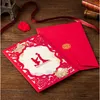 (30 pièces/lot) cartes d'invitation de mariage de couleur rouge et Beige Invitations de mariage de papillon de fleur coupée au Laser avec enveloppe IC02