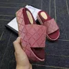 Mujeres Hombres Playa de verano Gucci Slippers Indoor Flatwomen Designers Diapositivas planas Plataforma Sandalias Zapatos de alta calidad