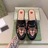 Designer Slide Stickerei Blume Frauen Loafer Sandalen Flache Hausschuhe Klassische Luxus Leder Outdoor Slipper Flip-Flops Mules Hohe Qualität