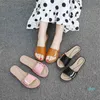 2021 Nieuwe Grote Maat Damesschoenen Sandalen en Slippers Platte Hak Antislip Ontwerp Mode Comfortabele Casual Strand Slippers Jongens Slipper