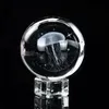 Artículos de novedad 60 mm 3D Medusa Bola de cristal Grabado con láser Esfera en miniatura Globo de vidrio Soporte de exhibición Accesorios de decoración del hogar 301S