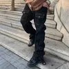 джинсы с карманами на пуговицах