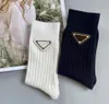 Autunno Inverno 2021 Designer Calze firmate unisex Pelle a doppio strato con logo in ferro Calze di cotone bianco nero Uomo Donna Calze sportive
