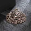 Wbmqda Antike Gold Frauen Hohl Kristall Blume Brosche Pin Vintage Broschen Arabia Paisley Muster Revers Corsage Schmuck